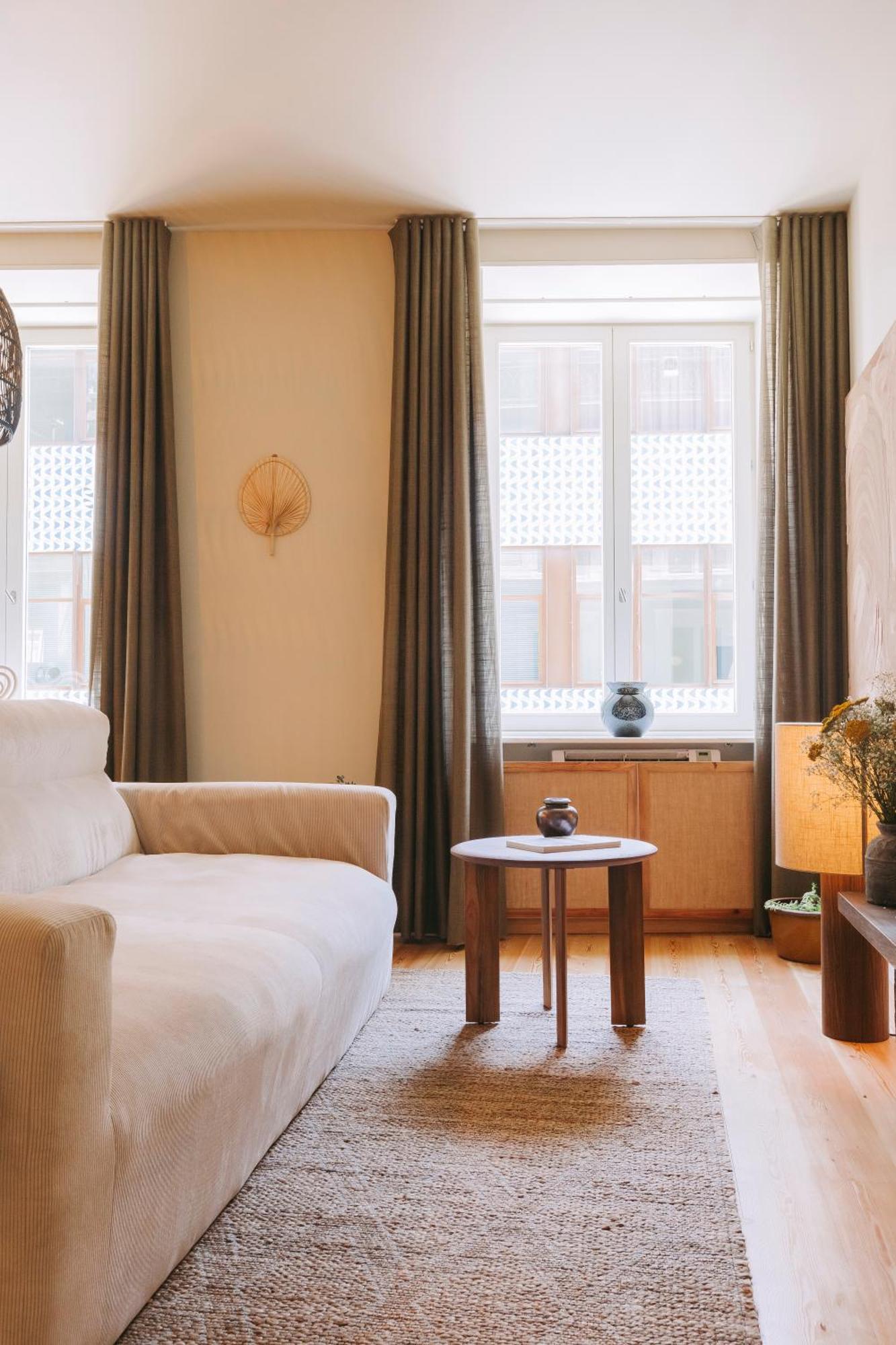 Village Aparthotel By Boa Порту Номер фото A living room with curtains